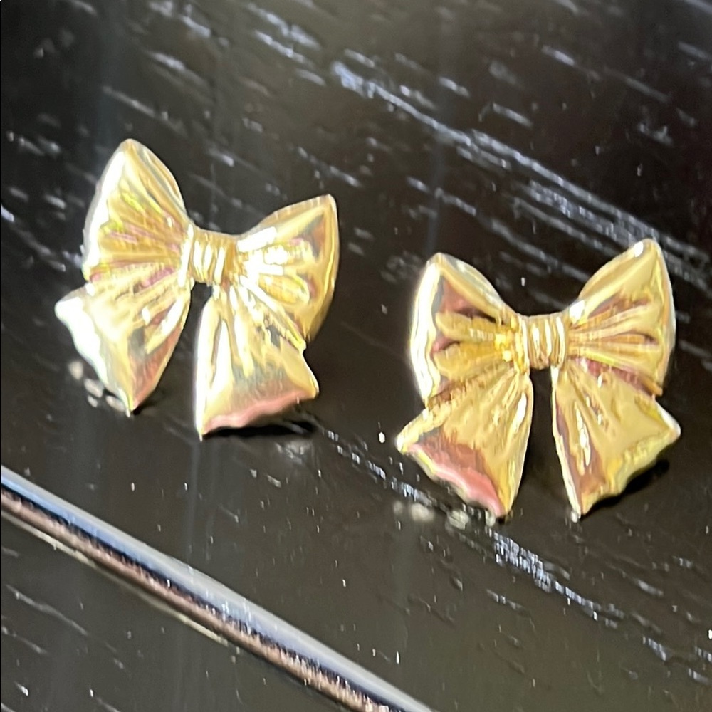 Gold Bow Earrings-NWT